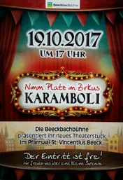 Plakat „Nimm Platz im Zirkus Karamboli“: Zirkuszelt-Motiv mit rotem Vorhang, Termin 19.10.2017 um 17 Uhr, Eintritt frei.